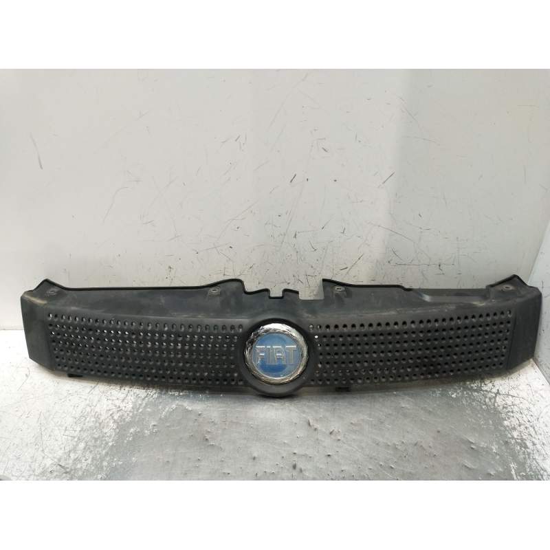 Recambio de rejilla delantera para fiat panda / panda classic (169_) 1.1 (169.axa1a) referencia OEM IAM   2003