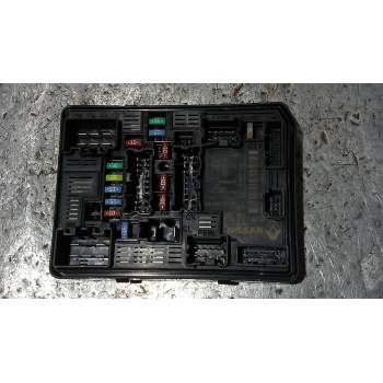 CAJA RELES / FUSIBLES 284B67877R 