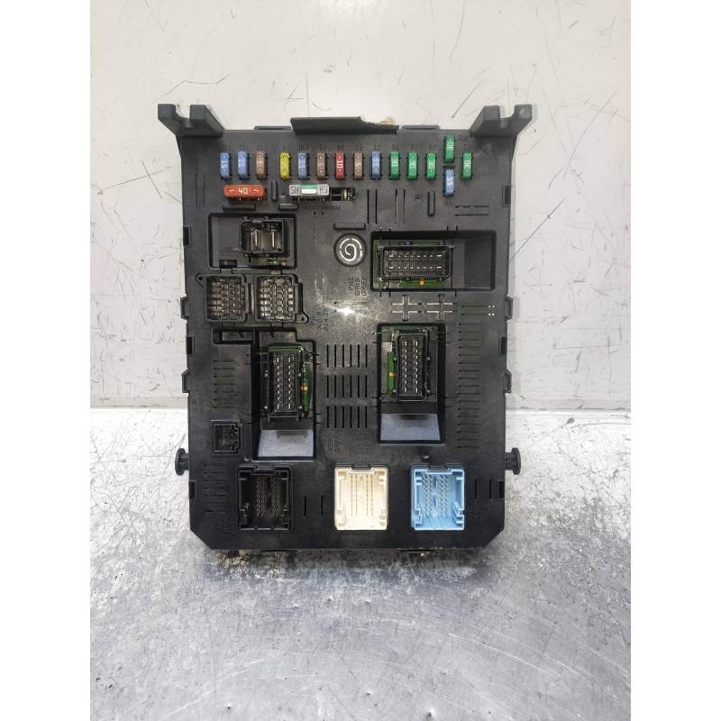 Recambio de caja reles / fusibles para citroën c5 berlina attraction referencia OEM IAM BSI2004H05  