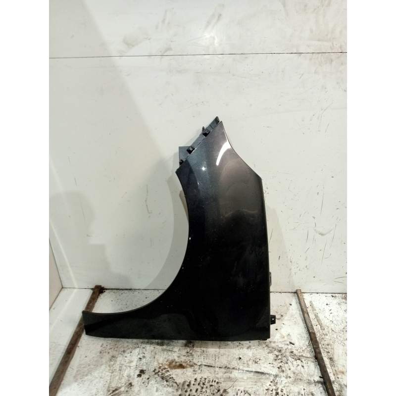 Recambio de aleta delantera izquierda para renault scenic iii dynamique referencia OEM IAM   2009