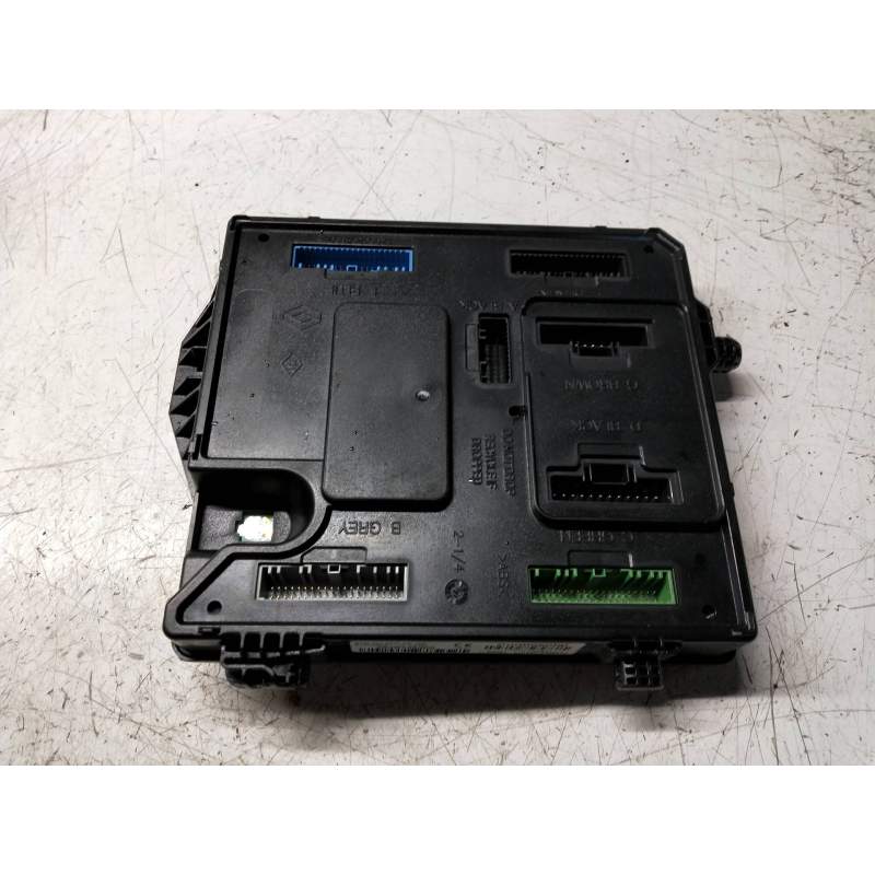 Recambio de caja reles / fusibles para renault megane iii coupe renault sport referencia OEM IAM S180098201 284B13640R 