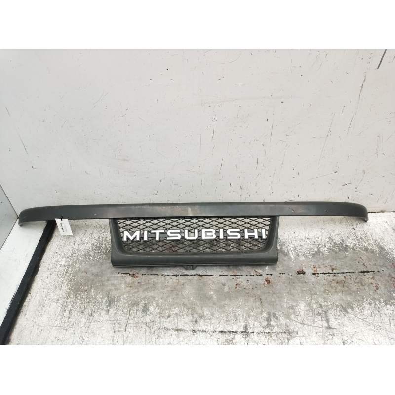 Recambio de rejilla delantera para fuso (mitsubishi) canter 3c13 referencia OEM IAM   2003