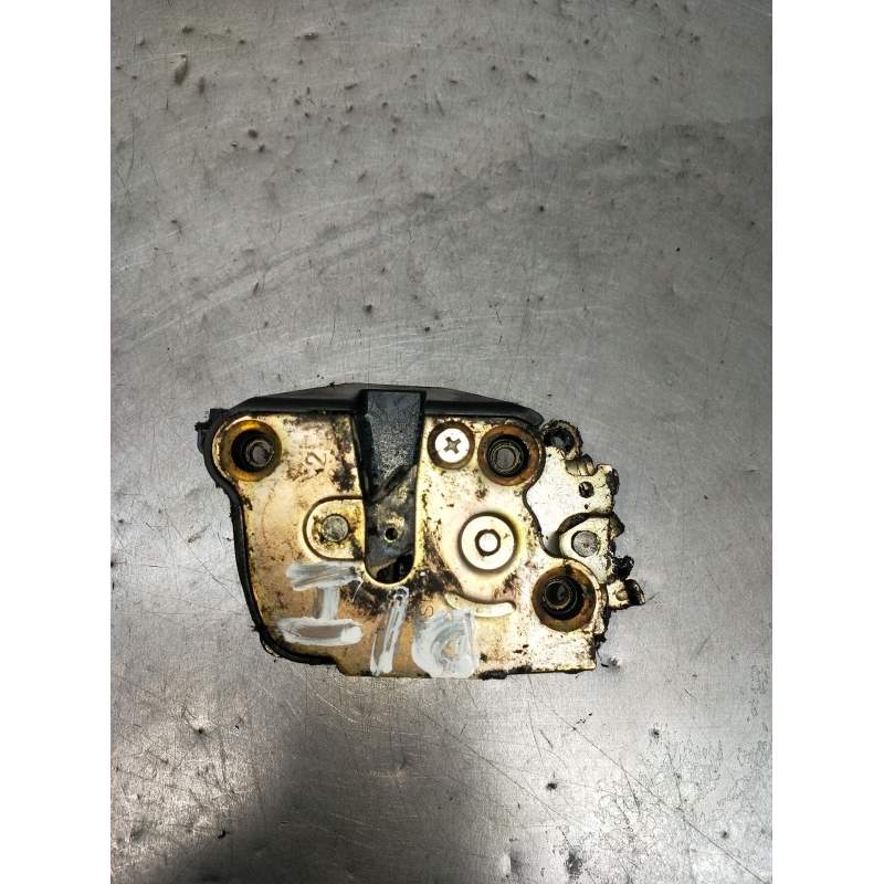 Recambio de motor cierre centralizado delantero izquierdo para fuso (mitsubishi) canter 3c13 referencia OEM IAM  2P 2003