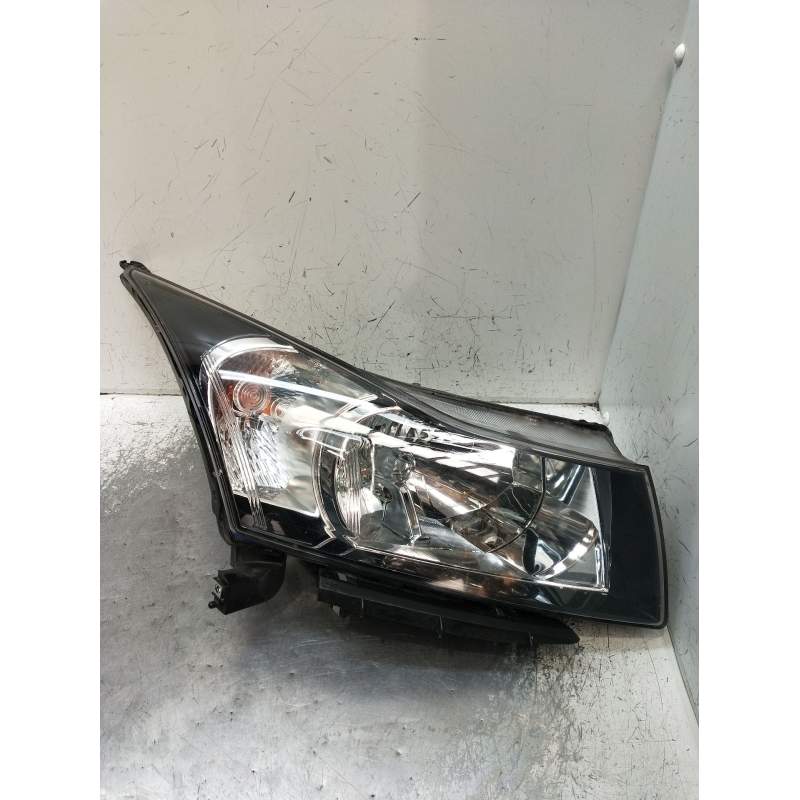 Recambio de faro derecho para chevrolet cruze (j300) 1.8 referencia OEM IAM   2009