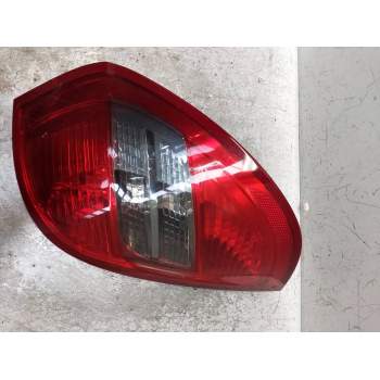 PILOTO TRASERO DERECHO A1698203064 ZGS004 2009