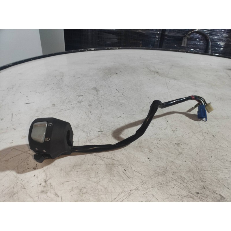 Recambio de piña luces izquierda para yamaha ybr 125 ybr 125 referencia OEM IAM   