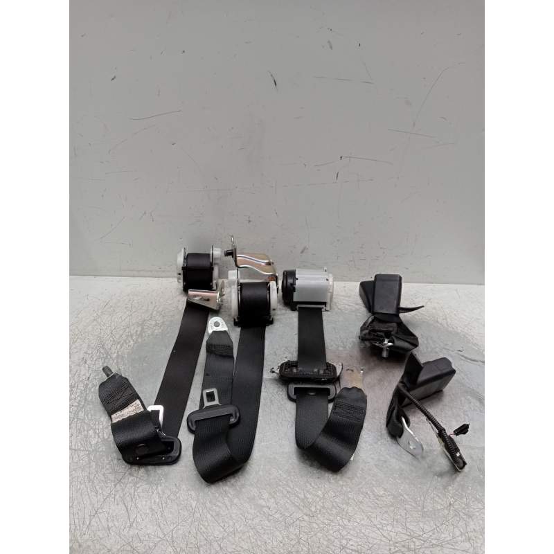Recambio de juego cinturones trasero para toyota auris (_e18_) 1.3 (nre180_) referencia OEM IAM   