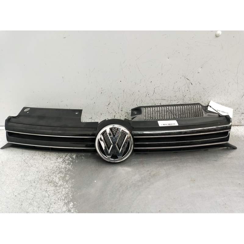 Recambio de rejilla delantera para volkswagen golf vi (5k1) 1.6 tdi referencia OEM IAM   2009