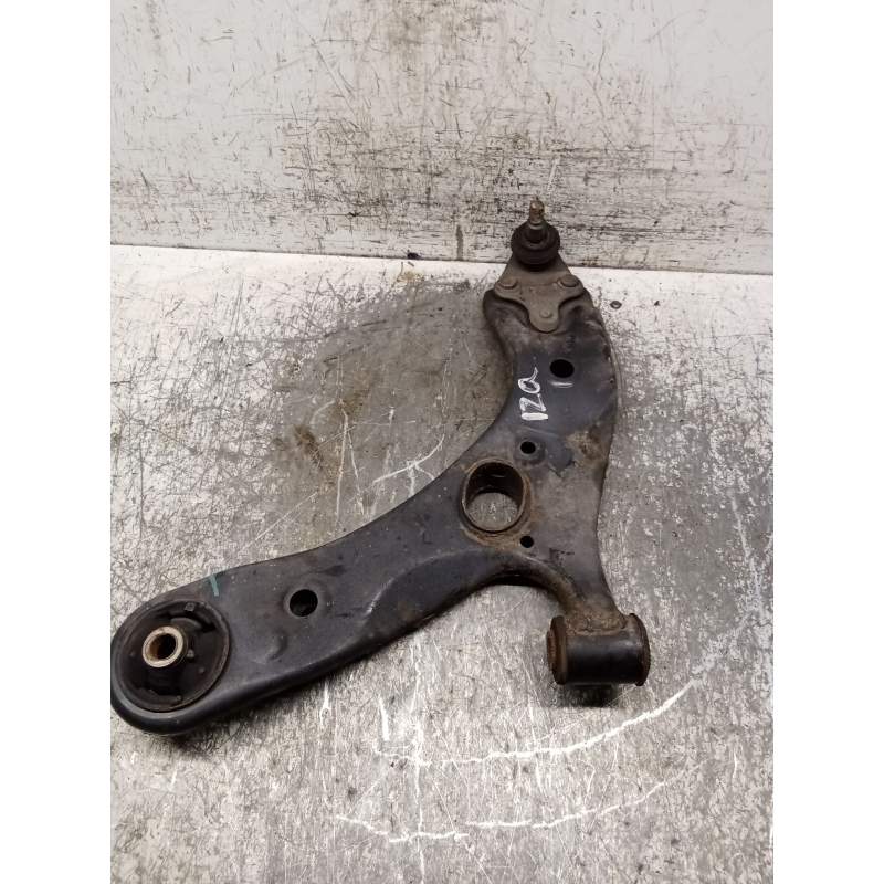 Recambio de brazo suspension inferior delantero izquierdo para toyota auris (_e18_) 1.3 (nre180_) referencia OEM IAM   