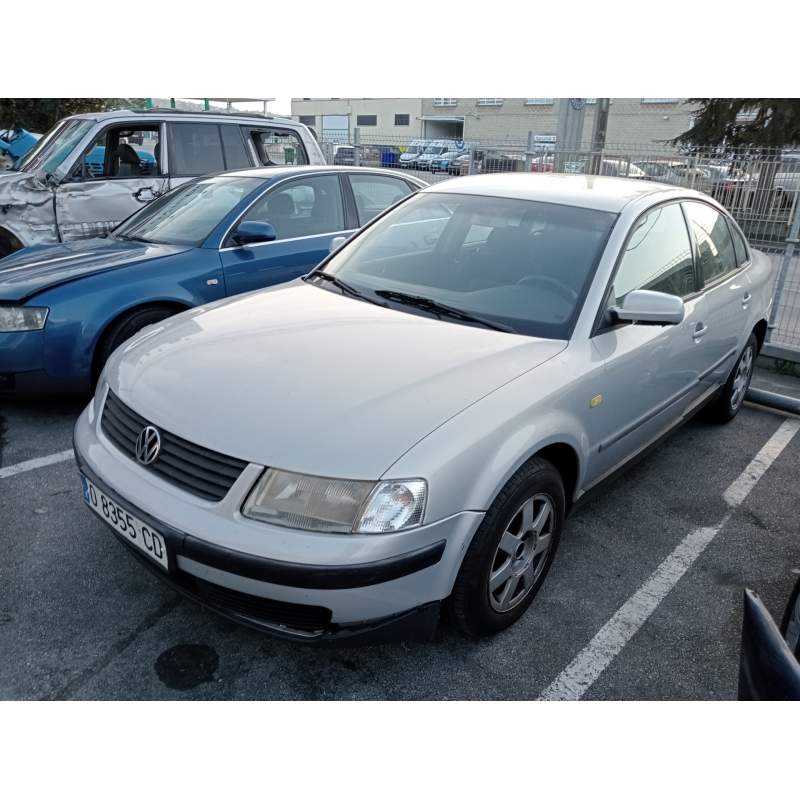 VOLKSWAGEN PASSAT BERLINA (3B2)