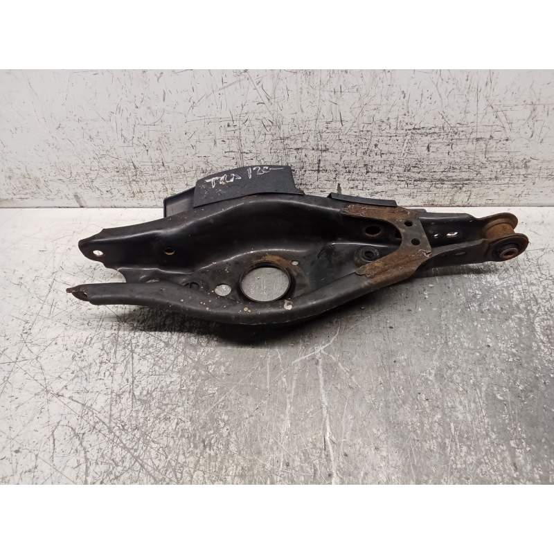 Recambio de brazo suspension inferior trasero izquierdo para toyota auris (_e18_) 1.3 (nre180_) referencia OEM IAM   