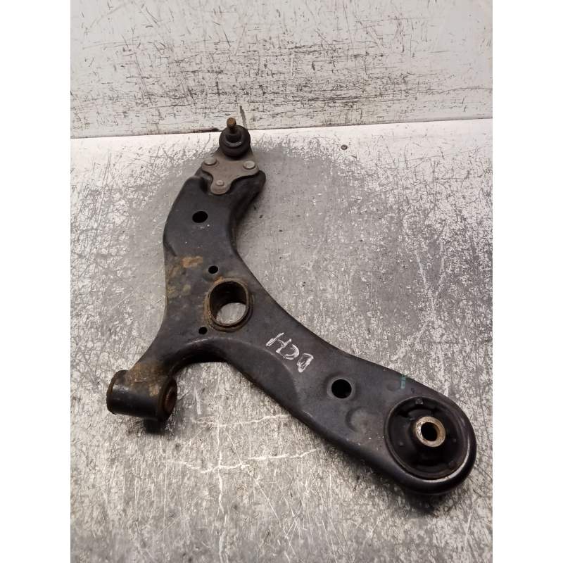 Recambio de brazo suspension inferior delantero derecho para toyota auris (_e18_) 1.3 (nre180_) referencia OEM IAM   