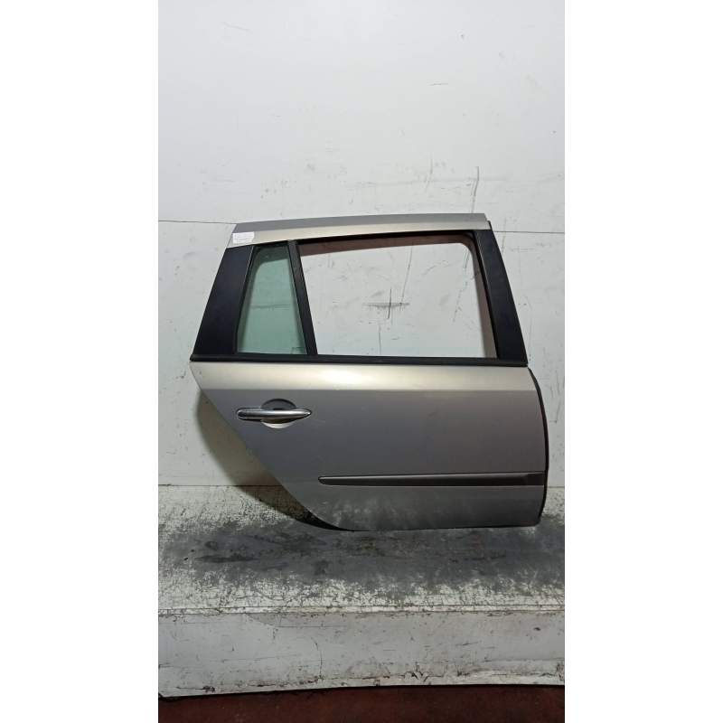 Recambio de puerta trasera derecha para renault laguna ii grandtour (kg0) dynamique luxe referencia OEM IAM  RANCHERA 2005