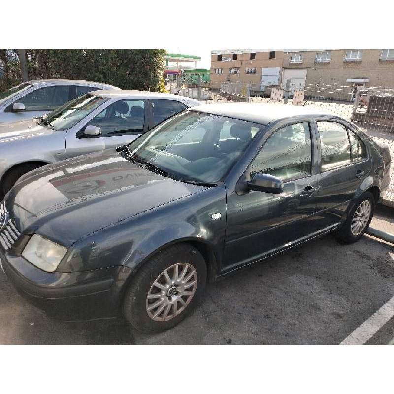 VOLKSWAGEN BORA BERLINA (1J2)