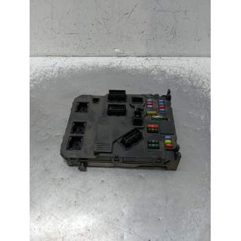 CAJA RELES / FUSIBLES 9657999880 BSIE03 202822764 S118085120F 2003