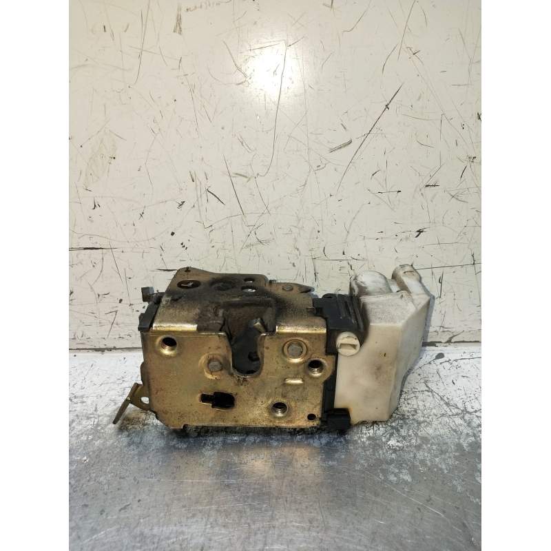 Recambio de motor cierre centralizado trasero izquierdo para fiat punto (176_) 1.7 td referencia OEM IAM  5P 1994