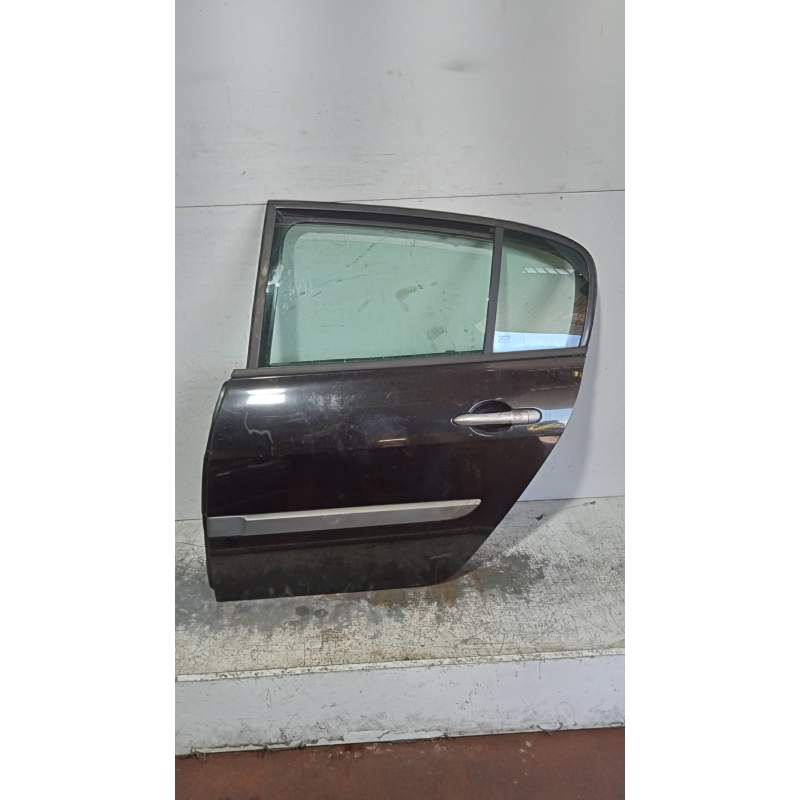 Recambio de puerta trasera izquierda para renault megane ii classic berlina confort authentique referencia OEM IAM  4P 2003
