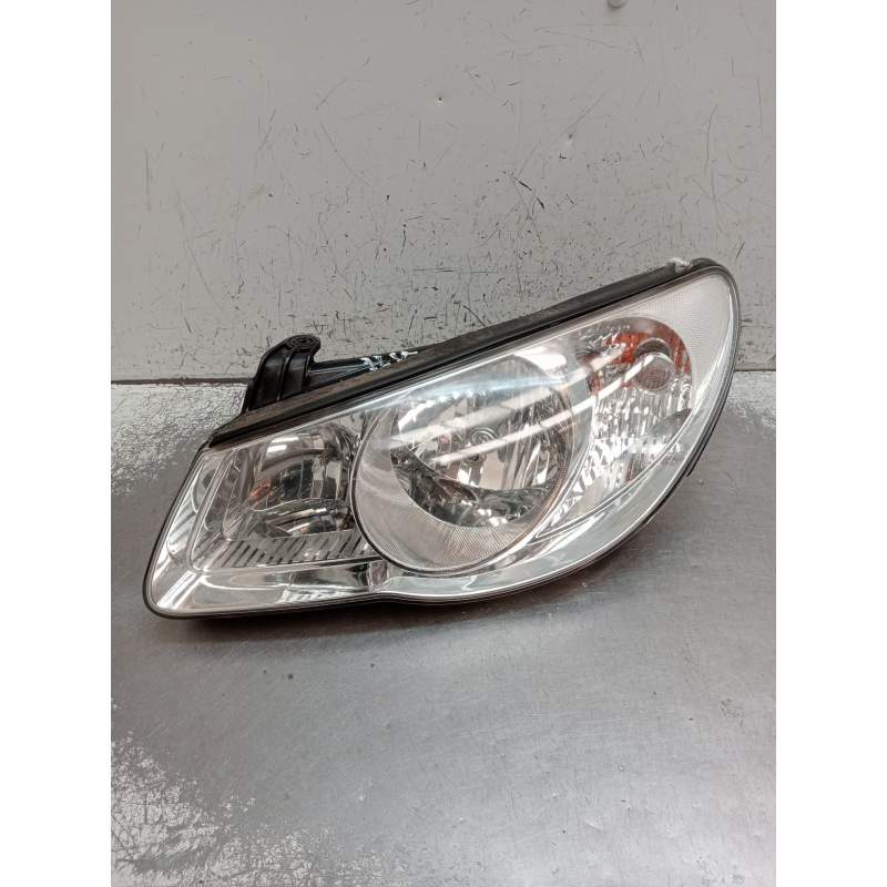 Recambio de faro izquierdo para hyundai elantra iii sedán (xd) 1.6 referencia OEM IAM   