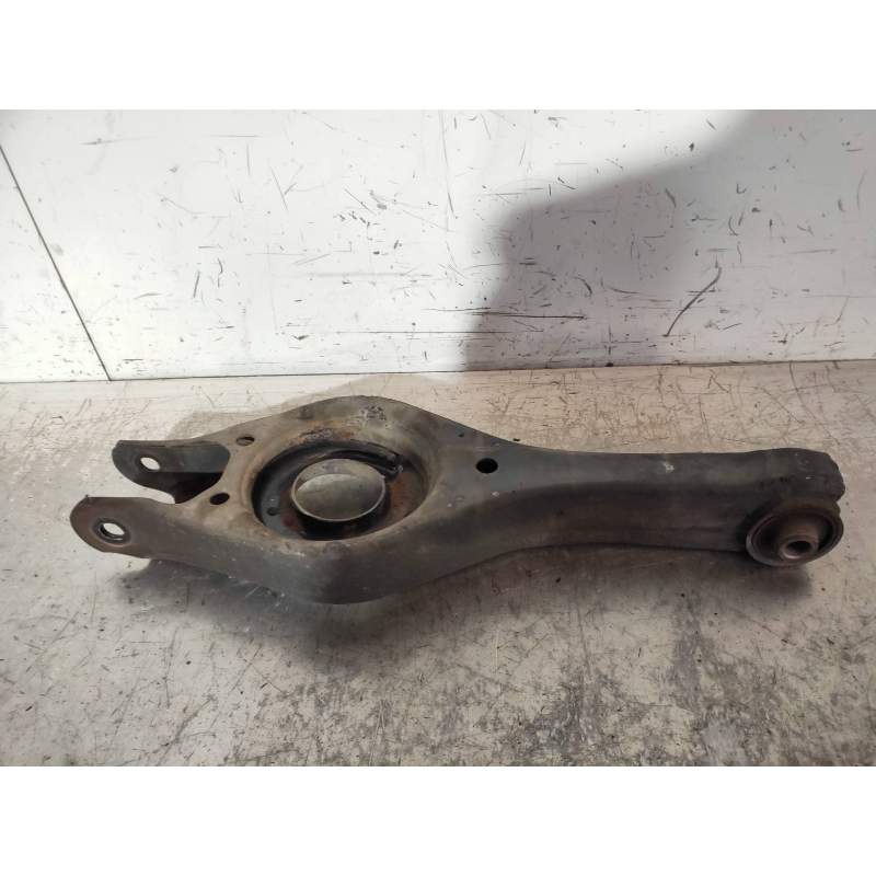 Recambio de brazo suspension superior trasero izquierdo para kia cee´d drive referencia OEM IAM   2006