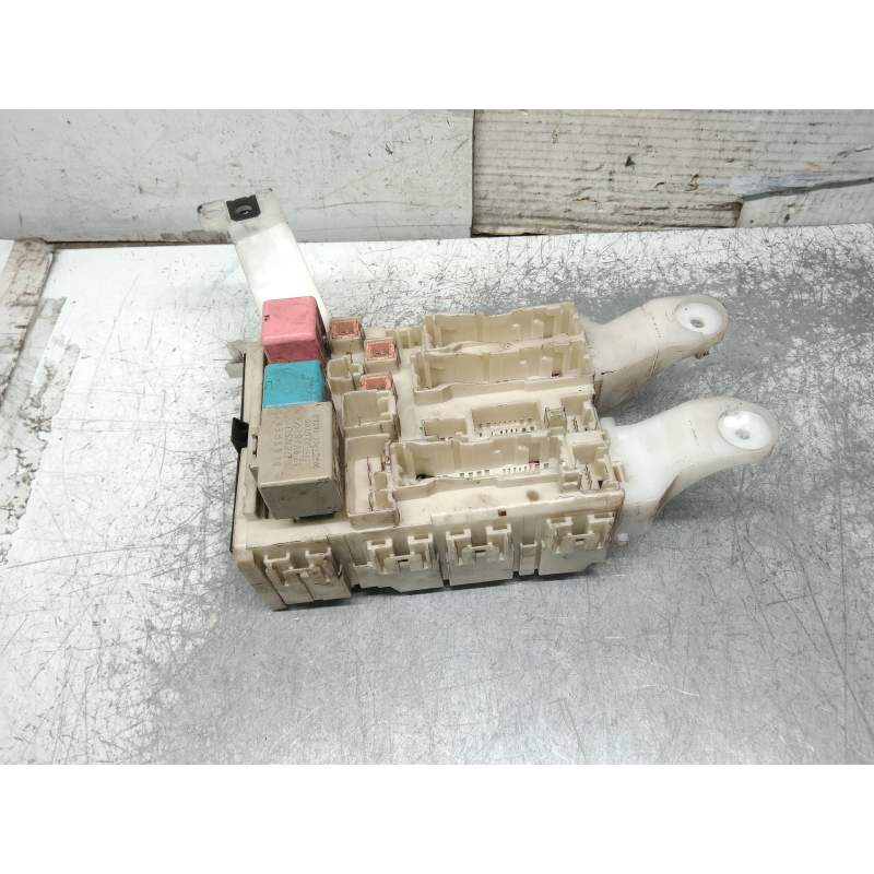 Recambio de caja reles / fusibles para toyota auris luna+ referencia OEM IAM 8273002150A 14CRDI 2006