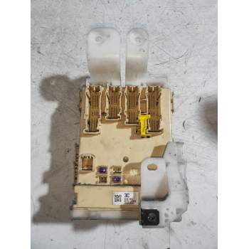 CAJA RELES / FUSIBLES 8273012X80A 63580951 50118503 2012