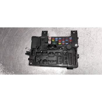 CAJA RELES / FUSIBLES 8637A864 7403025115 