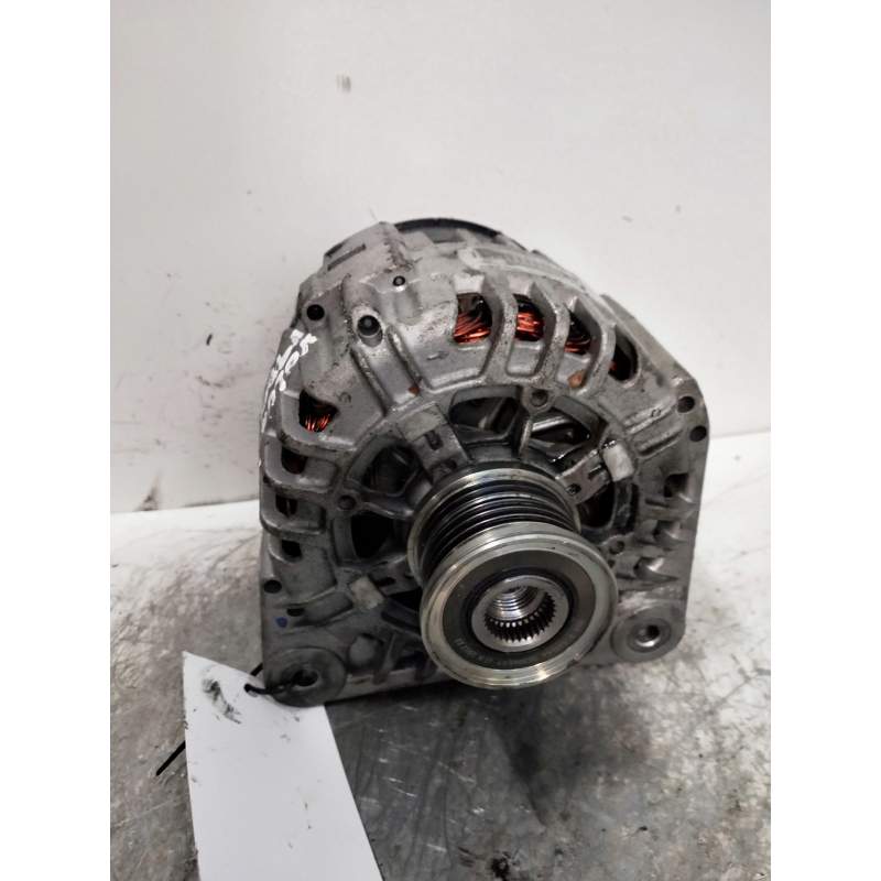 Recambio de alternador para volvo v40 familiar 1.9 diesel cat referencia OEM IAM   