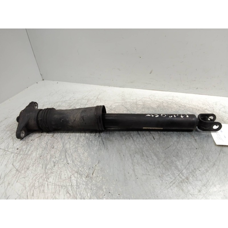 Recambio de amortiguador trasero para hyundai i30cw 1.6 crdi cat referencia OEM IAM 553102R700  