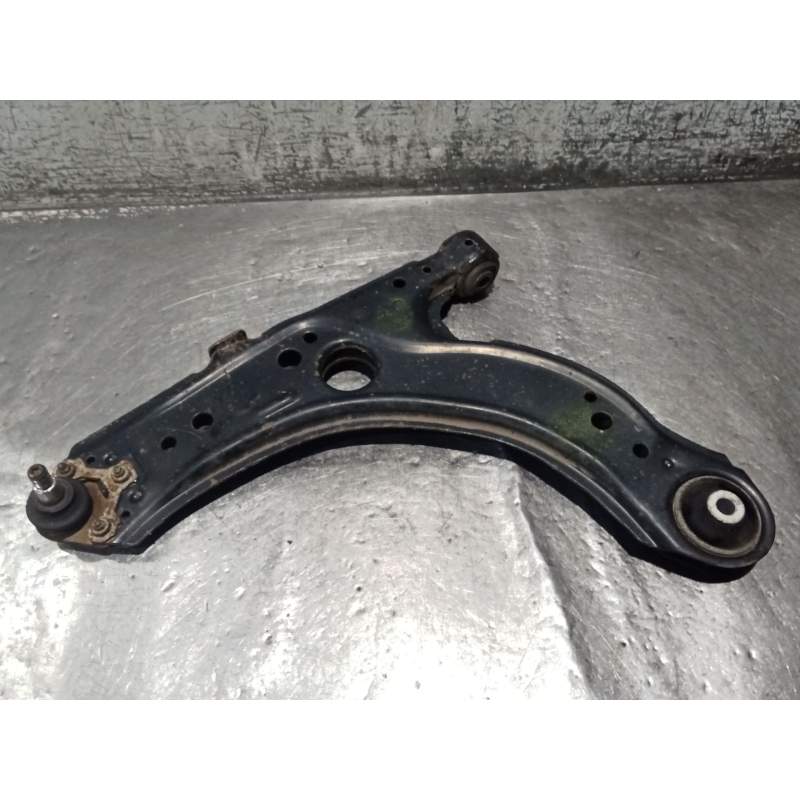 Recambio de brazo suspension inferior delantero izquierdo para audi a3 (8l1) 1.6 referencia OEM IAM  16G 2000