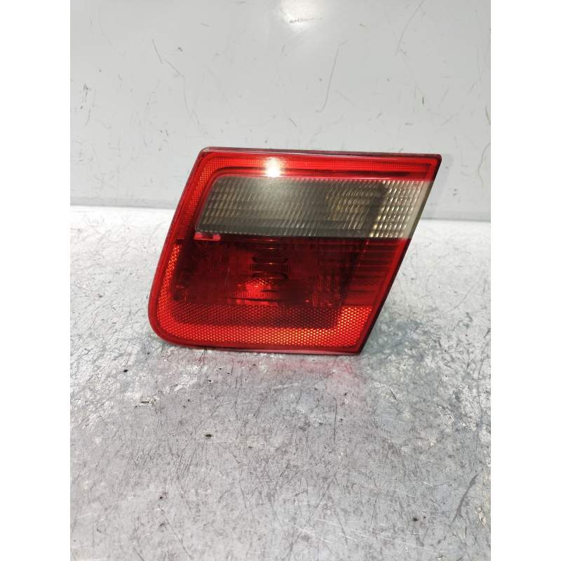 Recambio de piloto trasero derecho interior para bmw serie 3 touring (e46) 320d referencia OEM IAM 8374810  RANCHERA