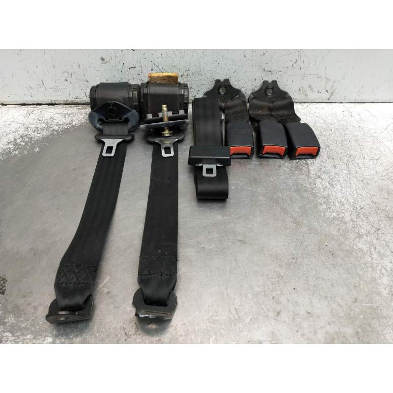 Recambio de juego cinturones trasero para ford fiesta berl./courier porto referencia OEM IAM 10049220 10049221 3P