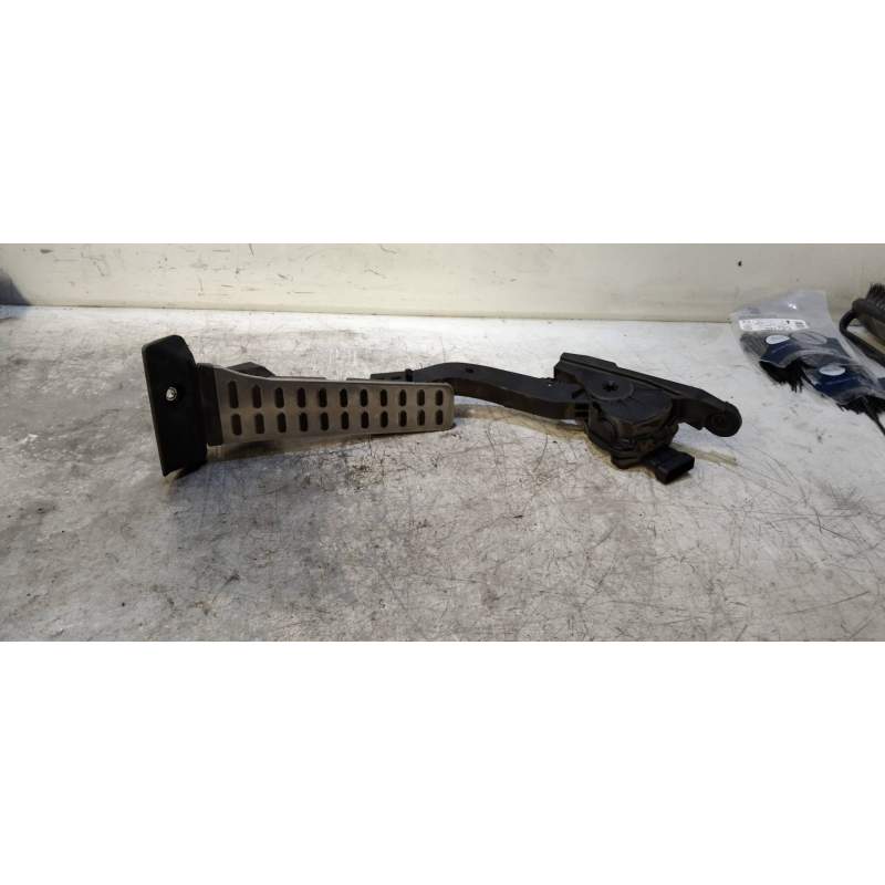 Recambio de potenciometro pedal para kia cee´d drive referencia OEM IAM 327003XXXX 16CRDI 2012