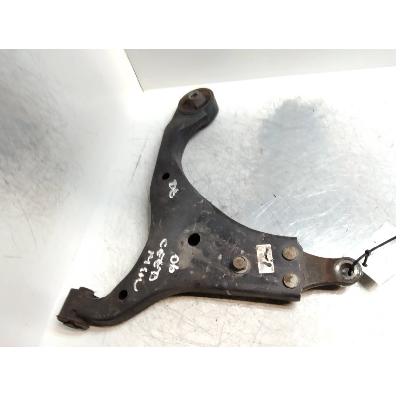 Recambio de brazo suspension inferior delantero derecho para kia cee´d 1.4 cat referencia OEM IAM   