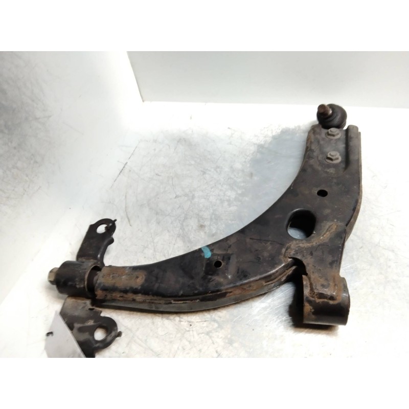 Recambio de brazo suspension inferior delantero izquierdo para kia carens 2.0 turbodiesel cat referencia OEM IAM   