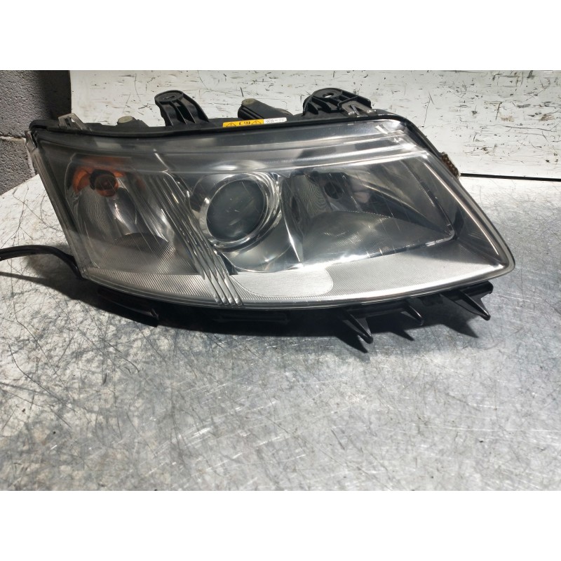 Recambio de faro derecho para saab 9-3 berlina 2.2 16v tid cat referencia OEM IAM  5DV00829000 