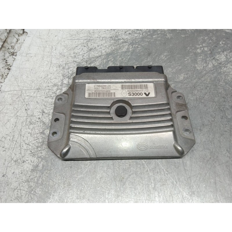 Recambio de centralita motor uce para renault megane ii berlina 5p expression referencia OEM IAM 215842882A  