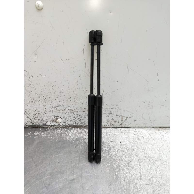 Recambio de amortiguadores capo para omoda omoda5 referencia OEM IAM 554001727AA  