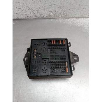 CAJA RELES / FUSIBLES 27D 2005