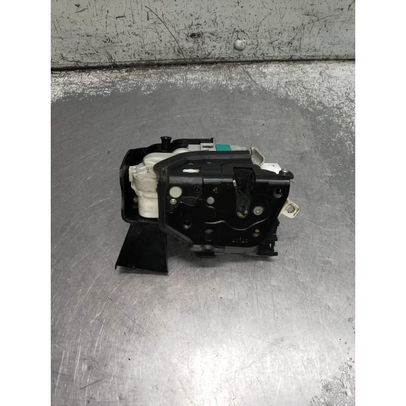 Recambio de motor cierre centralizado delantero izquierdo para audi a4 avant (8w5) advanced edition referencia OEM IAM   5P