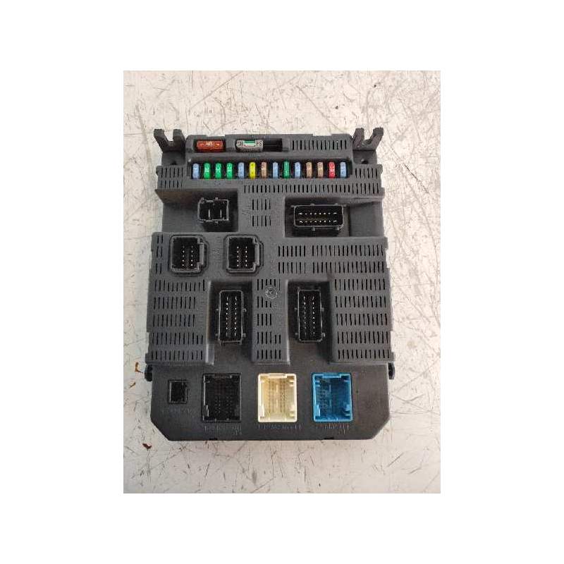 Recambio de caja reles / fusibles para citroën c4 berlina vtr plus referencia OEM IAM 9663798480 16HDI 06