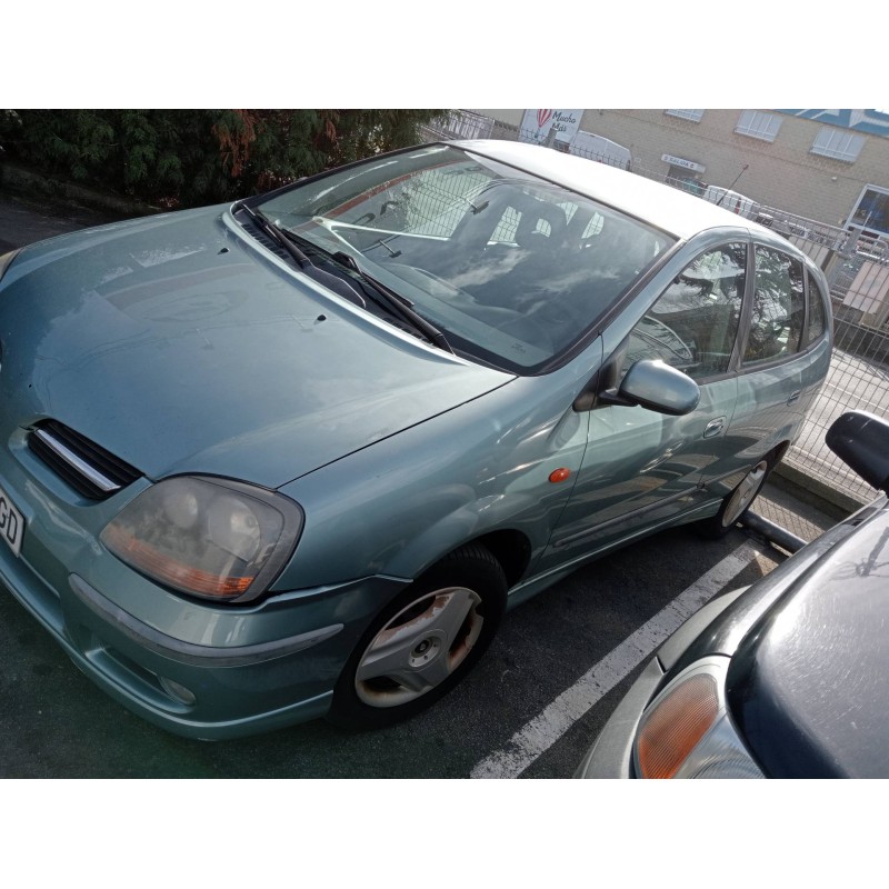 nissan almera tino (v10m) del año 2001