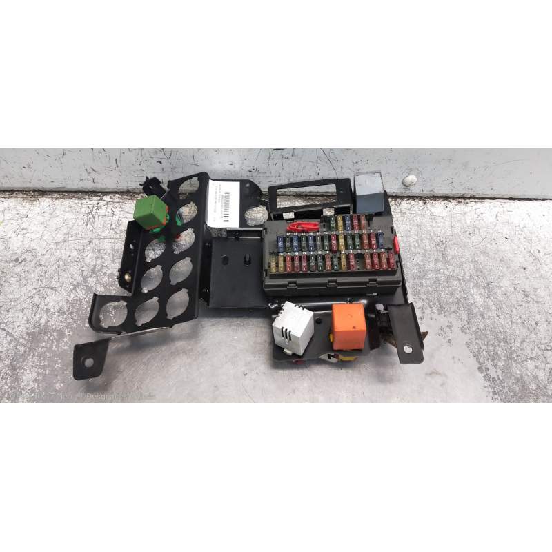 Recambio de caja reles / fusibles para citroën xantia berlina 1.9 td sx referencia OEM IAM 9568084080  