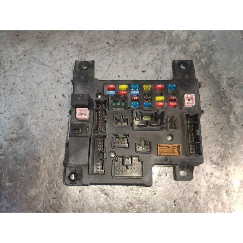 Recambio de caja reles / fusibles para citroën c-crosser exclusive referencia OEM IAM 8637A320 519344113 
