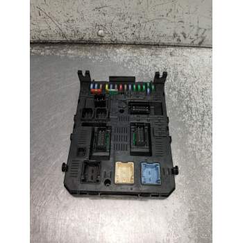 CAJA RELES / FUSIBLES 281208364 F03436207 2004