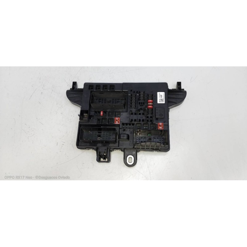 Recambio de caja reles / fusibles para opel insignia berlina excellence referencia OEM IAM 22737764  