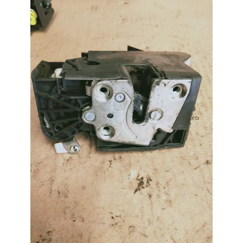 Recambio de motor cierre centralizado delantero derecho para dacia sandero stepway referencia OEM IAM   5P
