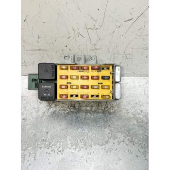 CAJA RELES / FUSIBLES P04794697AC 20G 2000