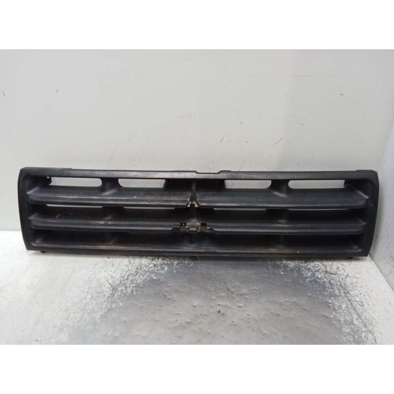 Recambio de rejilla delantera para mitsubishi galloper (jk-01) 2.5 td intercooler referencia OEM IAM   1998