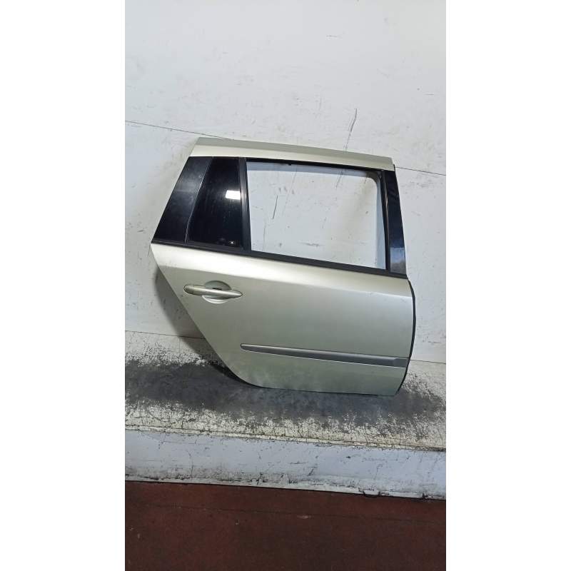 Recambio de puerta trasera derecha para renault laguna ii grandtour (kg0) dynamique luxe referencia OEM IAM  RANCHERA 2005