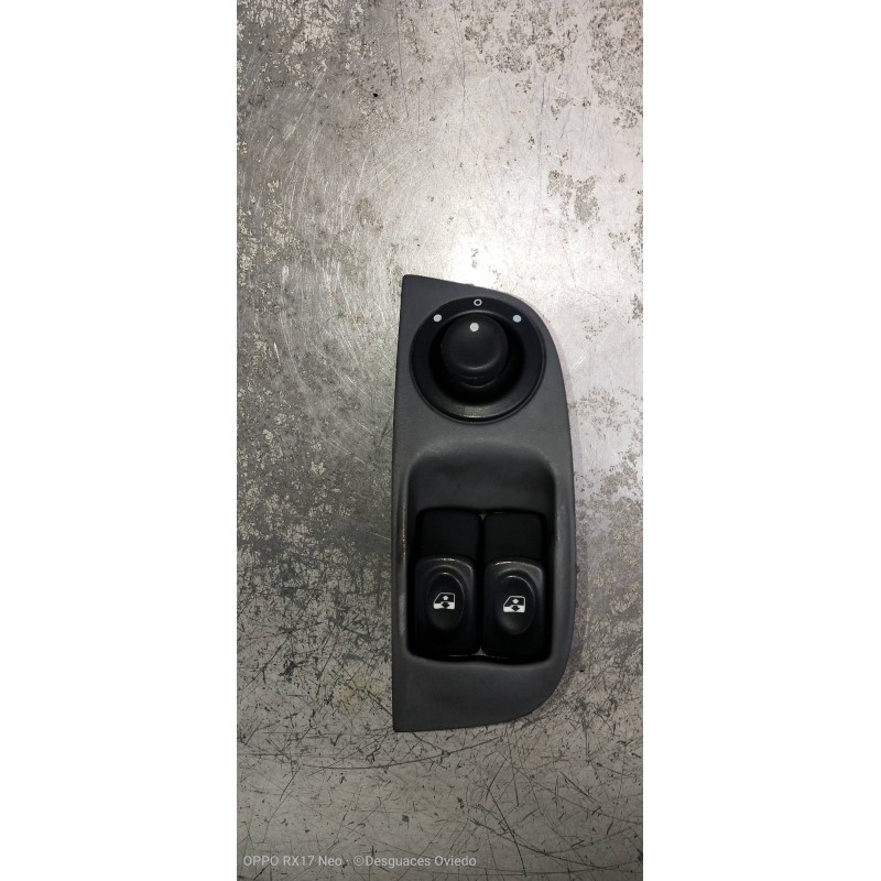 Recambio de mando elevalunas delantero izquierdo para renault megane i fase 2 gandtour (ka..) 1.9 dti century referencia OEM IAM